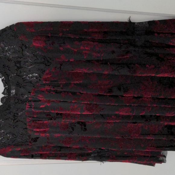 Mystree Size L Black and Deep Red Sheer Top with Lace and Bell Sleeves - Picture 3 of 9